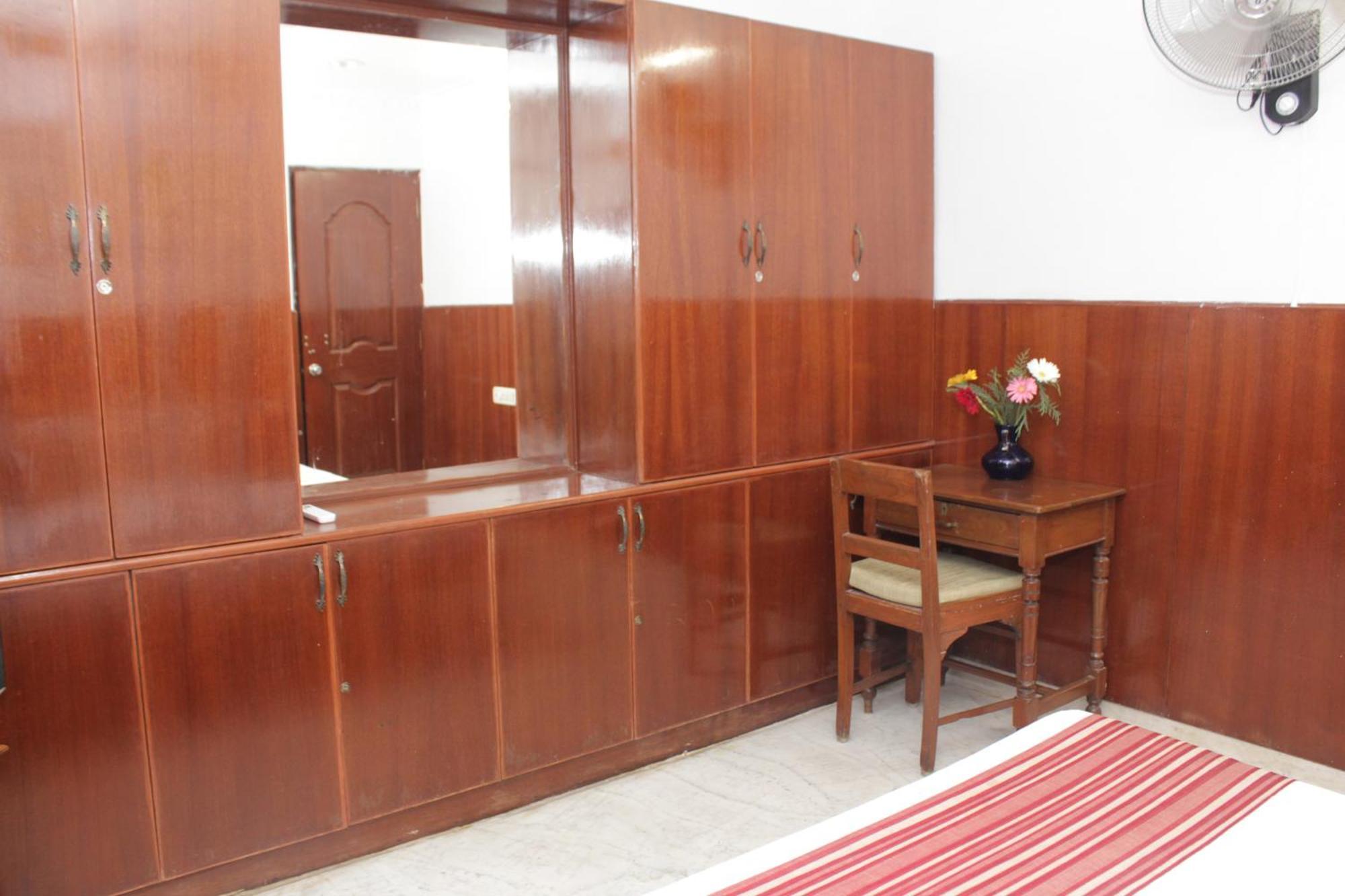 Happy Planet Bed & Breakfast Chennai Exterior photo